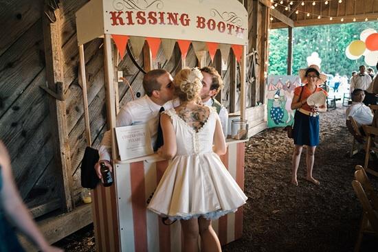 wedding-kissing-booth-1