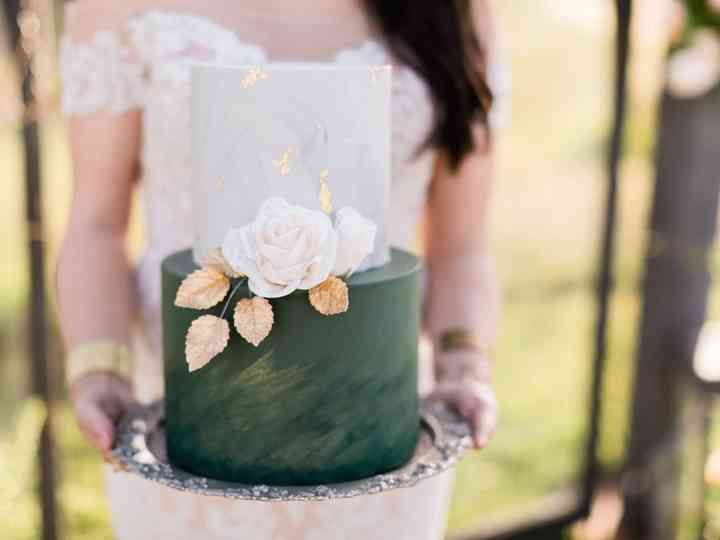A simplistic winter wedding cake