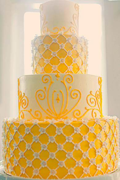 yellow-and-white-wedding-cake-ideas