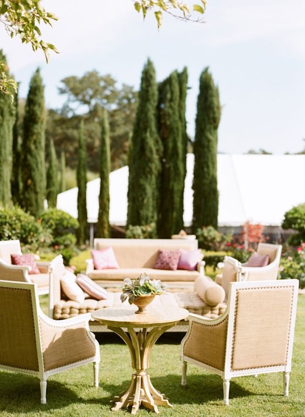 1-outdoor-garden-wedding-seating