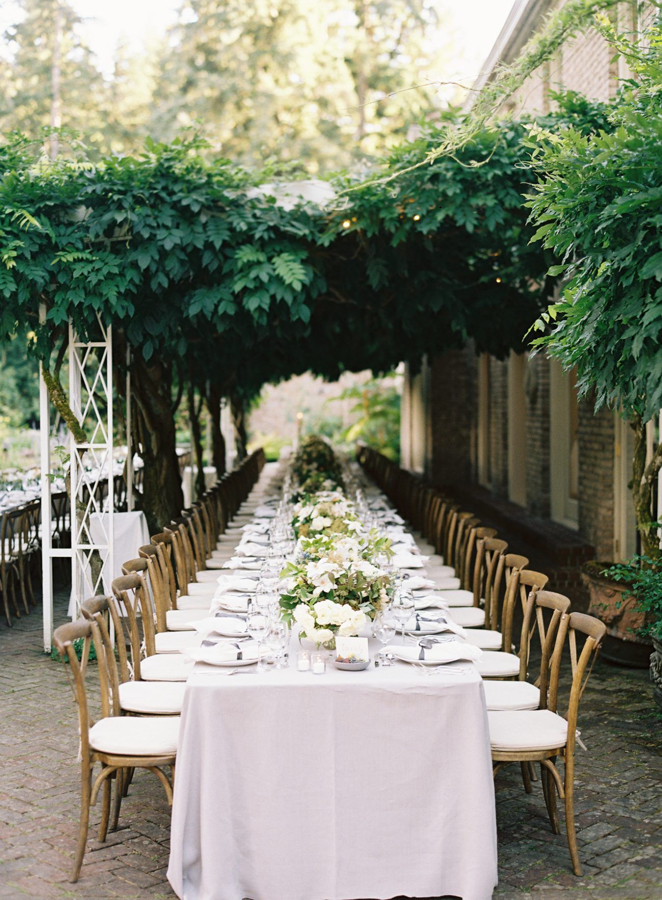 10-simple-garden-wedding-reception