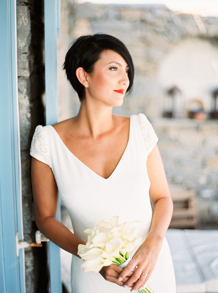 11-simple-modern-wedding-gown