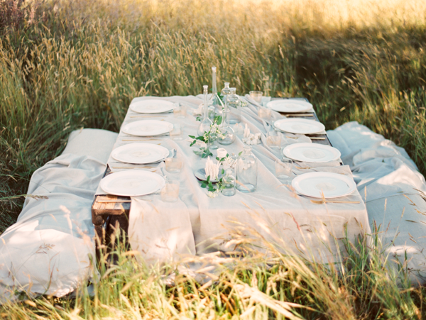 13-ethereal-outdoor-wedding-tablescape