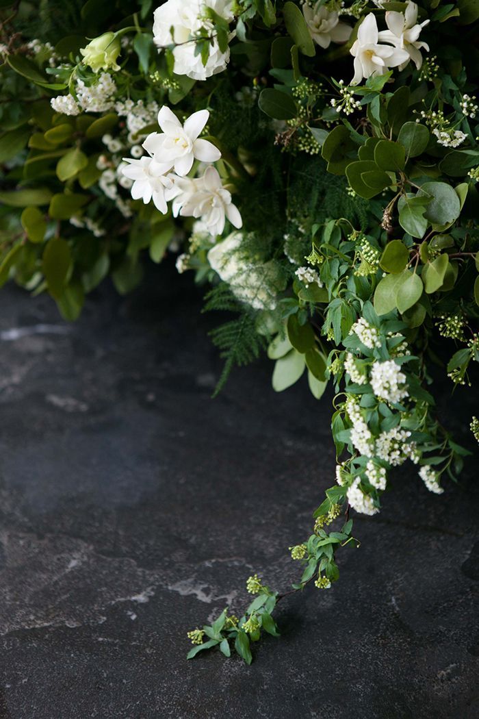 14-green-white-natural-wedding-floral