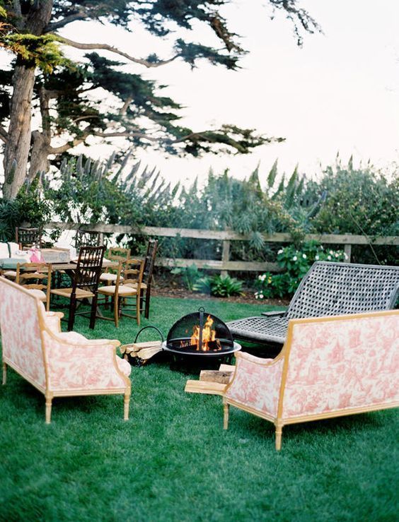 16-vintage-lounge-area-fireside
