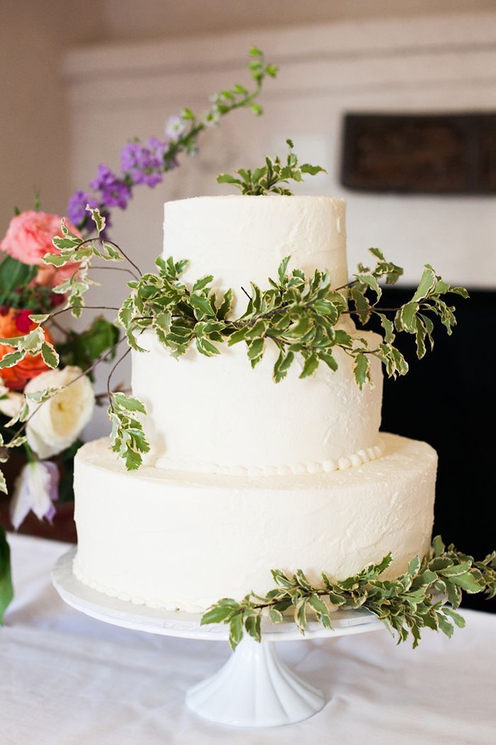 17-simple-white-green-wedding-cake