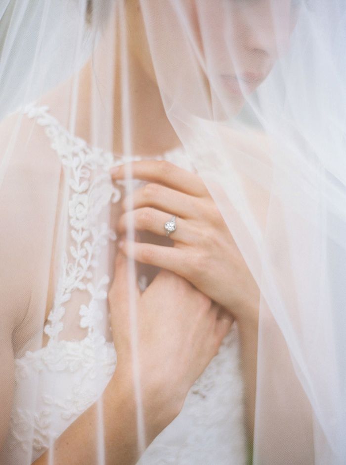 5-elegant-lace-wedding-gown