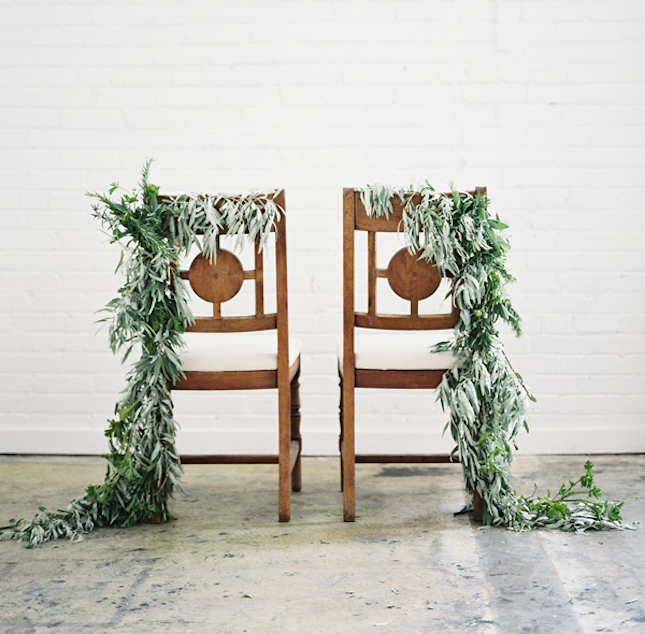 2-lush-branch-chair-garland
