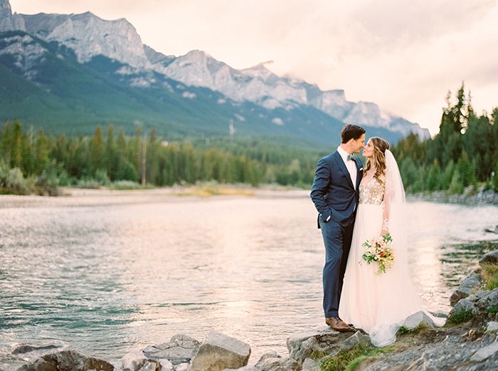 2-romantic-mountain-wedding