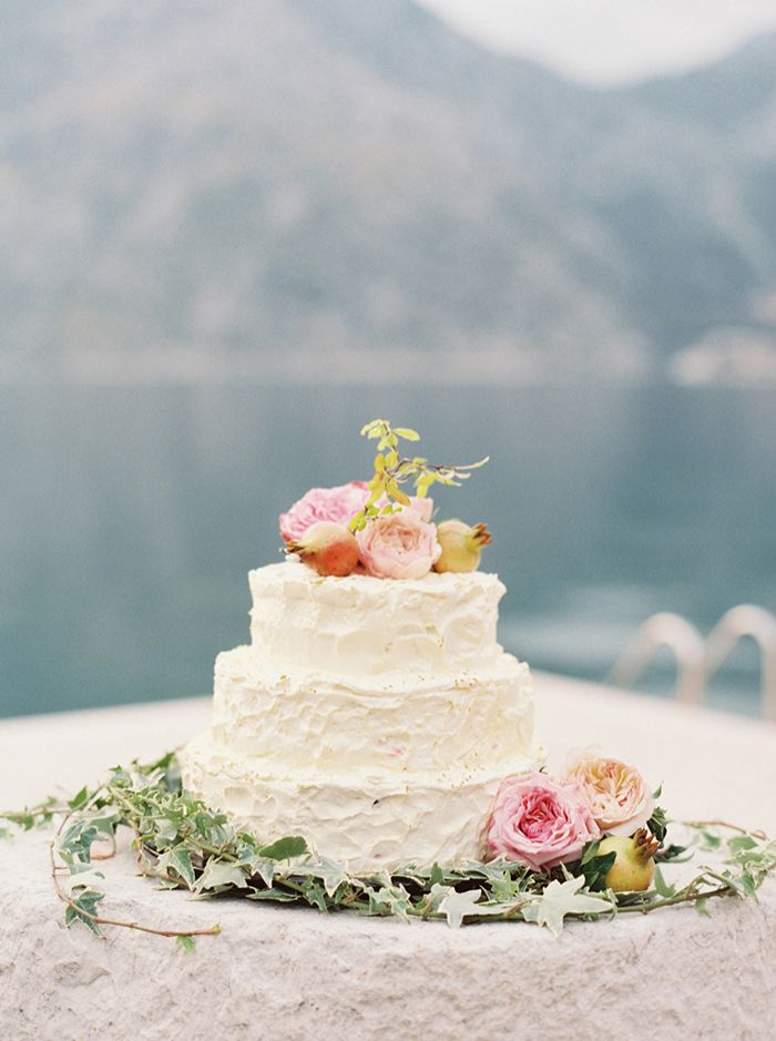 20-mountainside-wedding-pink-green-floral-wedding-cake