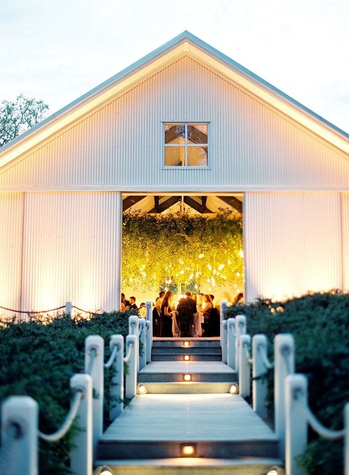 21-modern-barn-wedding