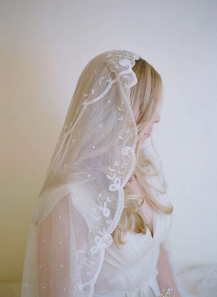 23-delicate-lace-wedding-veil
