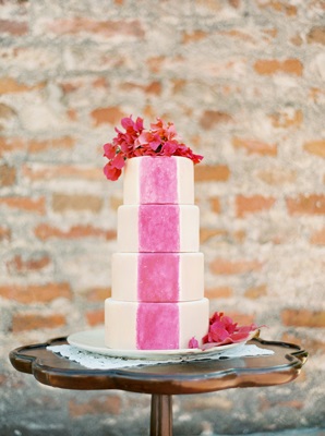 25-pink-stripe-cake