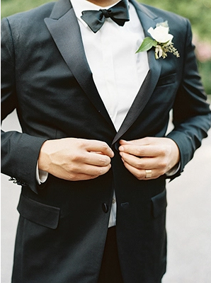 27-elegant-black-tie-garden-wedding