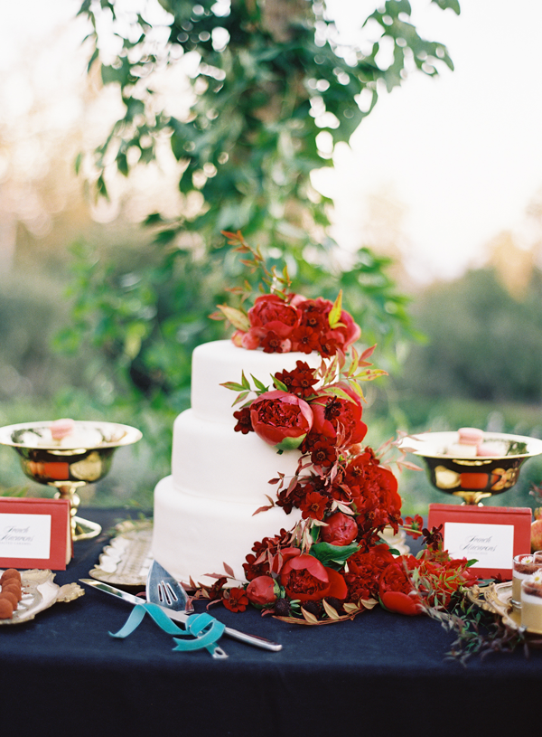 28-red-floral-wedding-cake