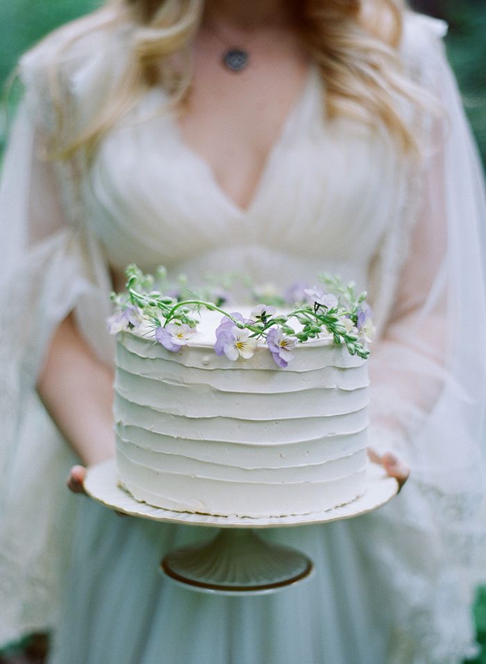 28-simple-white-wedding-cake