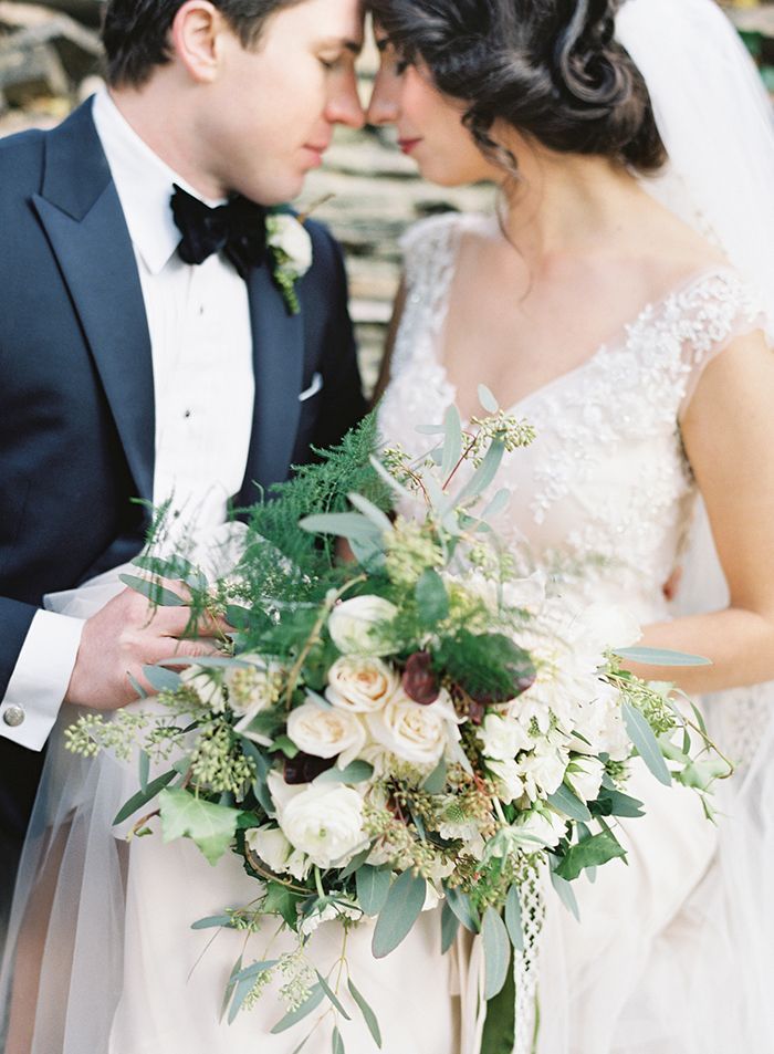 29-green-white-wedding-bouquet
