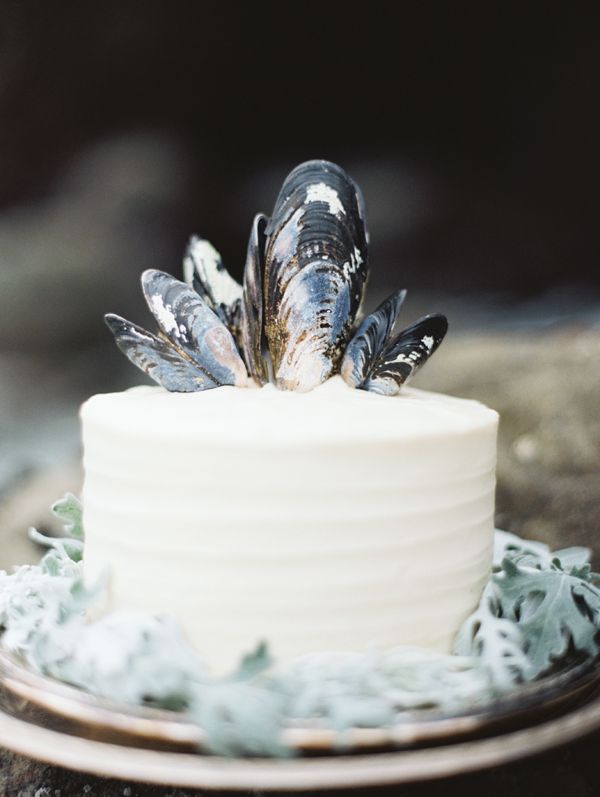 29-simple-white-wedding-cake-shell-topper
