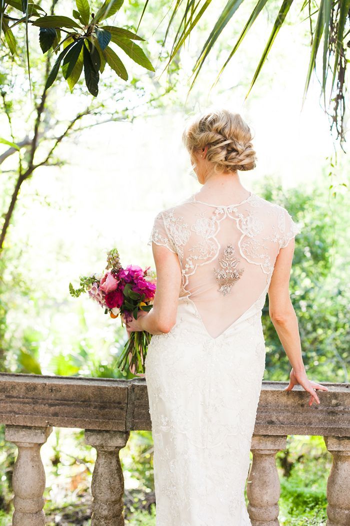 3-elegant-lace-wedding-gown