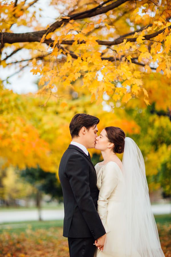 30-fall-wedding-yellow-leaves