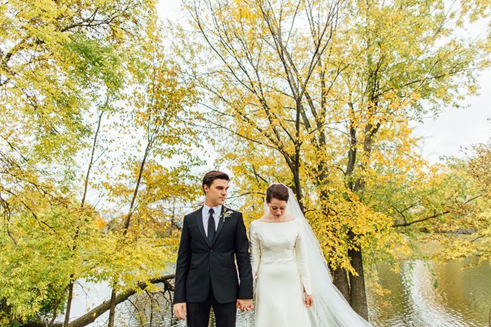 31-fall-wedding-yellow-leaves