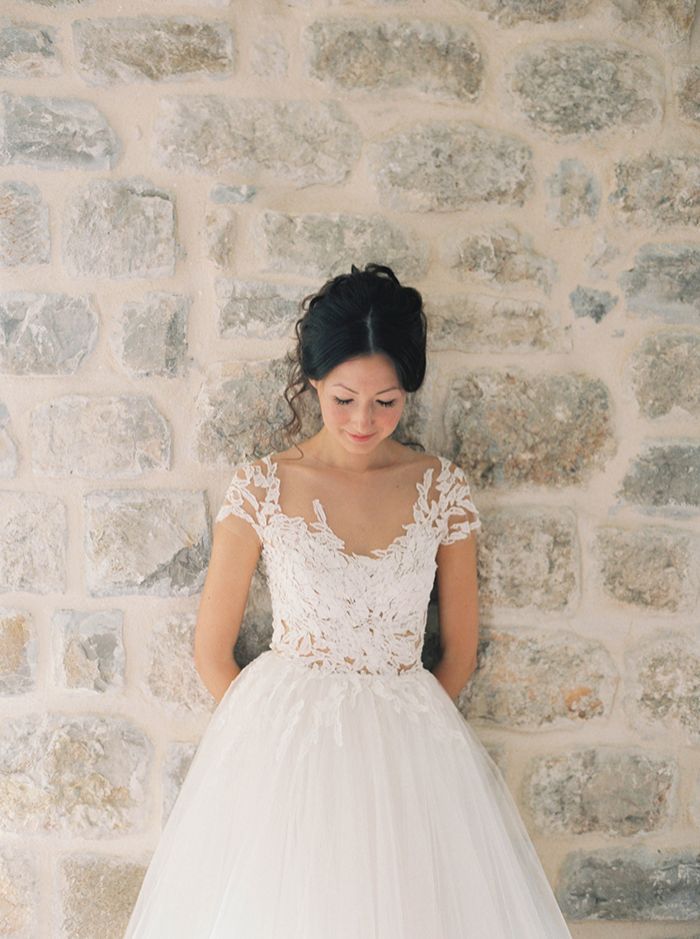 31-lace-applique-wedding-gown