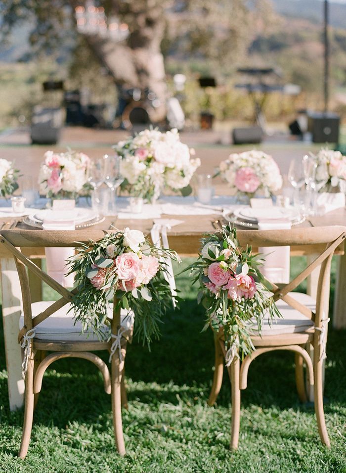 31-outdoor-wedding-reception-head-table