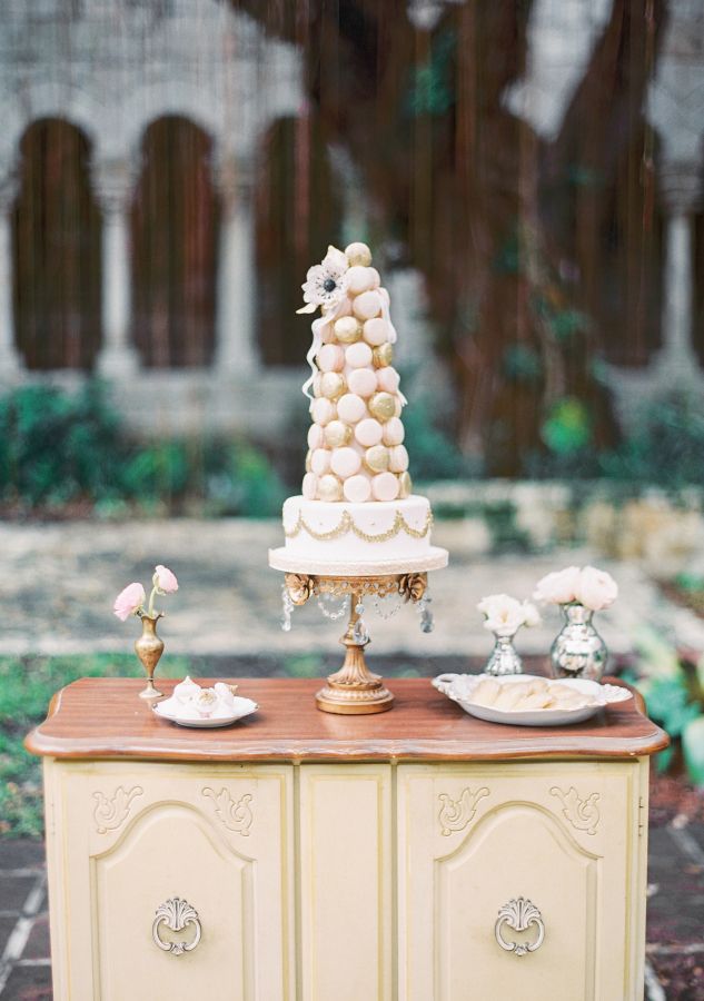 32-macaron-tree-wedding-dessert