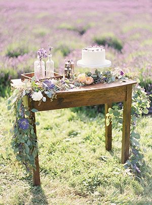 38-lavender-wedding-cake-table
