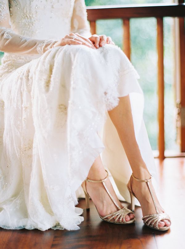 4-elegant-lace-wedding-gown