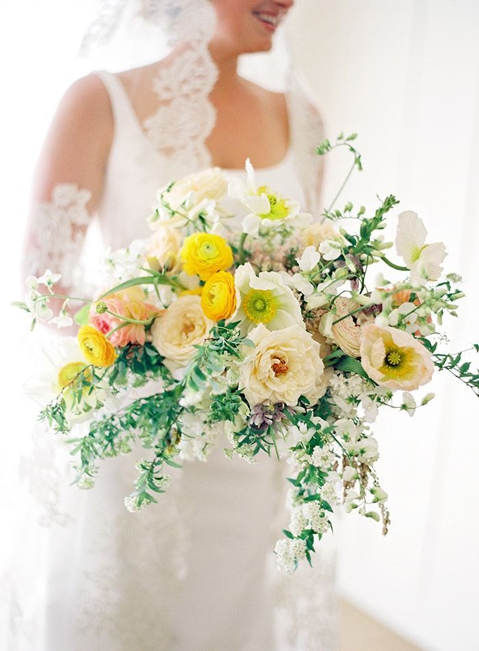 4-yellow-and-white-bouquet