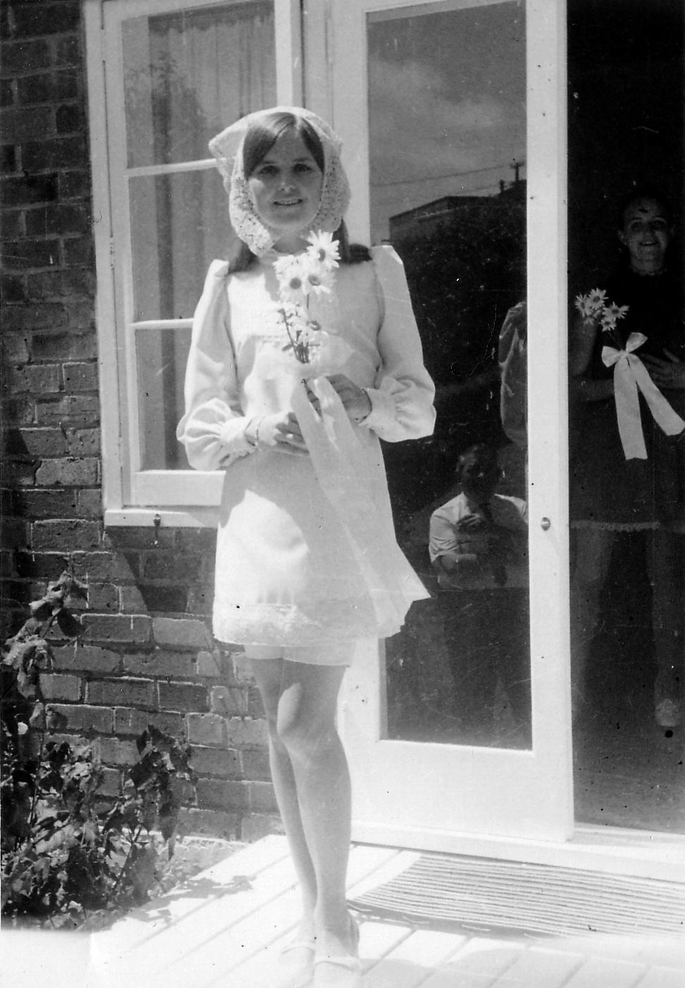 1960s short wedding dress with daisy scarf