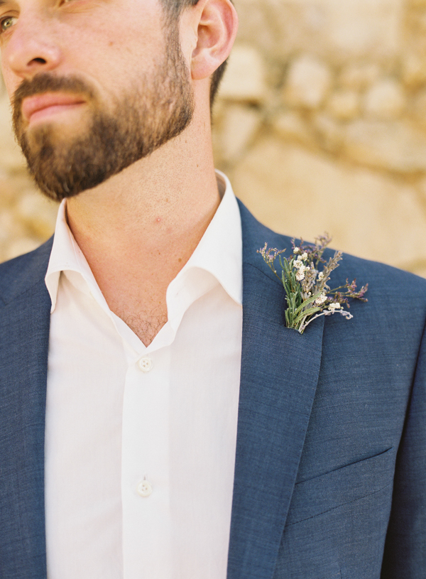 L-buttonhole-flower-ideas-groom