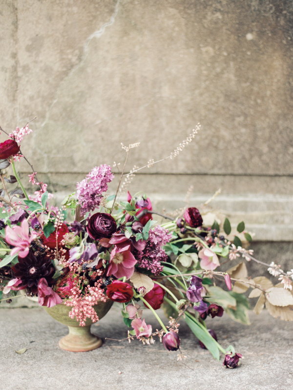 amy-osaba-purple-wedding-flowers