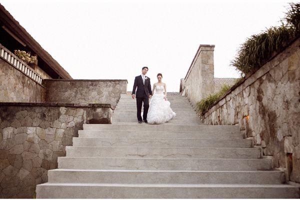 bali-bride-groom-stairs