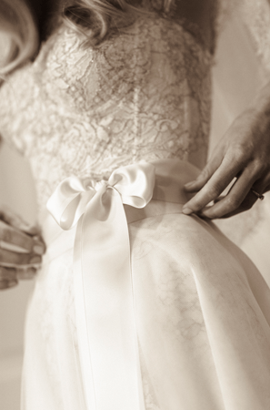 bow-lace-vintage-wedding-dress
