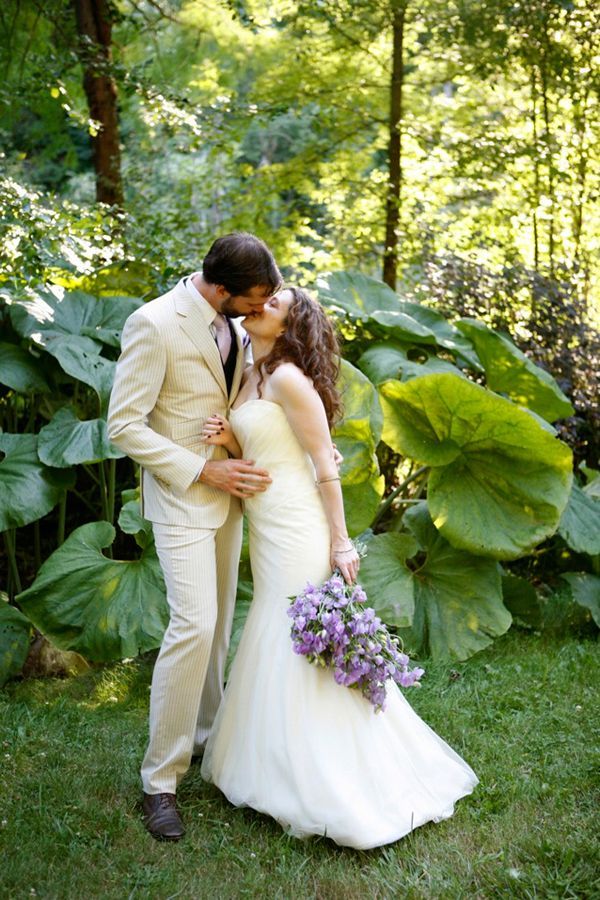 bride-groom-bouquet-purple
