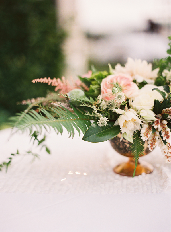 ciara-richarson-cafe-reception-flowers