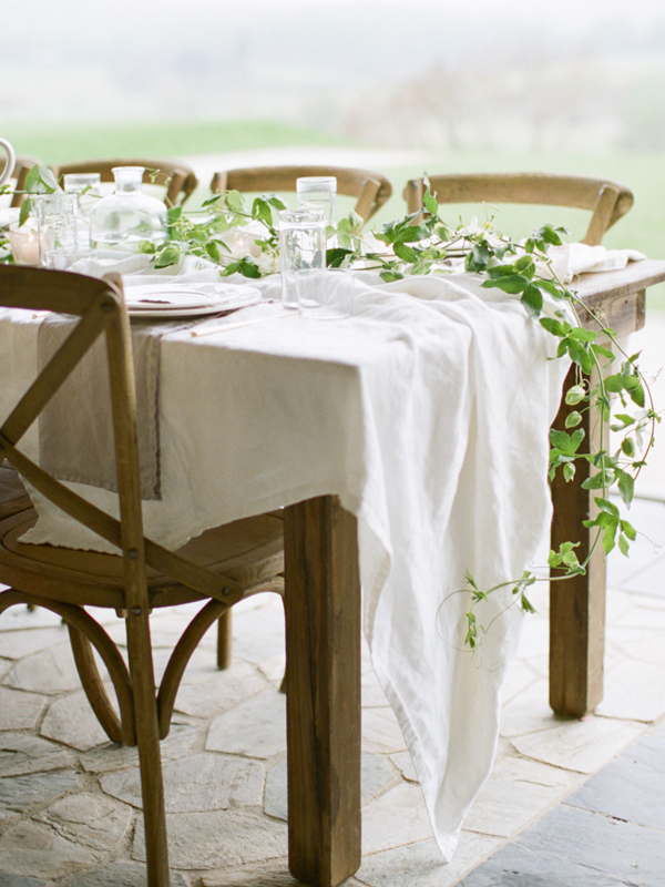 delicate-vine-tablescape-wedding-ideas