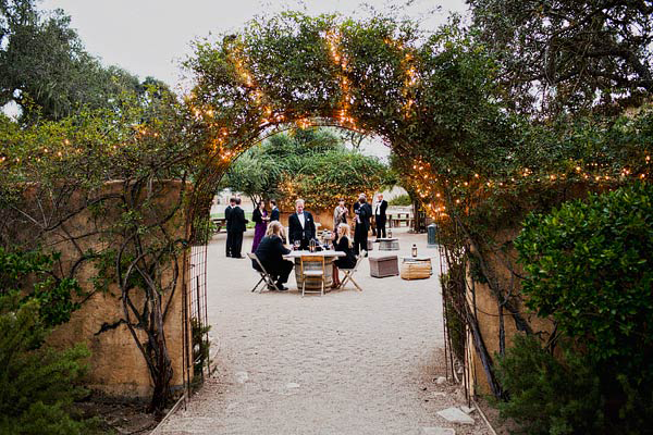 elegant-courtyard-wedding-ideas