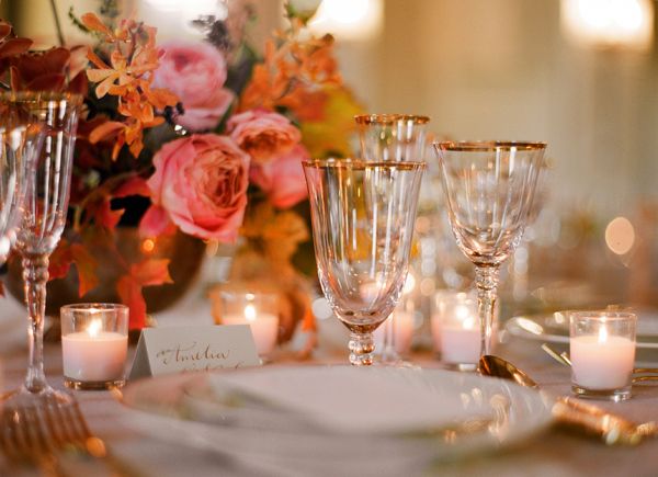 elegant-fall-wedding-place-setting-garden-roses-orchids-gold-pink-orange