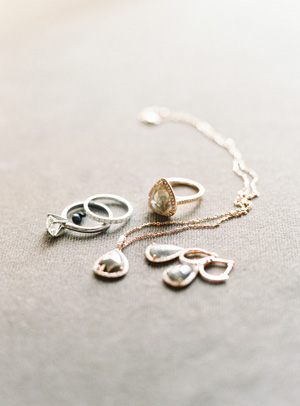 elegant-gray-wedding-engagement-ring-jewelry