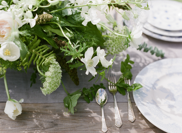 elegant-green-and-white-centerpieces