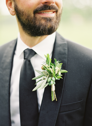 elegant-green-wedding-boutonniere