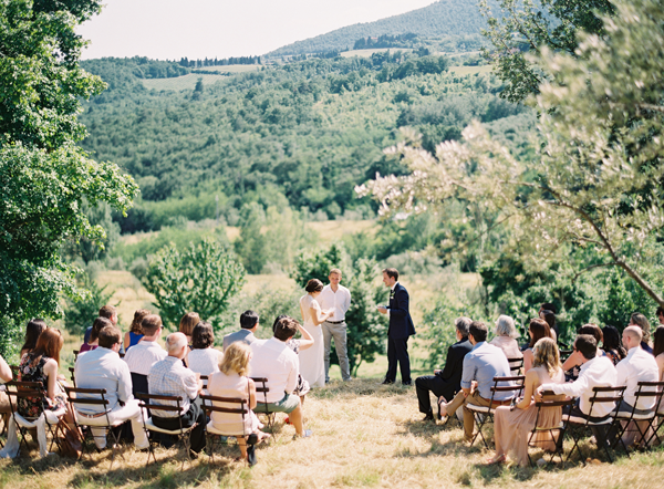 elegant-outdoor-tuscany-wedding-ceremony