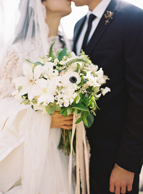 elegant-white-southern-wedding-bouquet