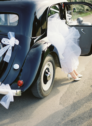 english-getaway-car-wedding-ideas