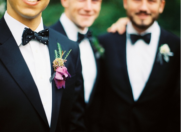 groom-groomsmen-style-tux-boutonniere-fuscia