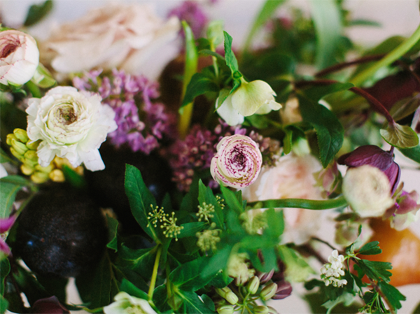 heather-hawkins-garden-wedding-flowers-purple-centerpiece