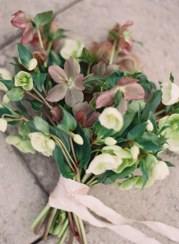 hellebore-wedding-bouquet-helleborus